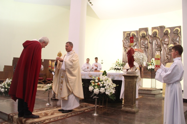 Bochnia. Wprowadzanie relikwii św. Rity do kościoła św. Pawła