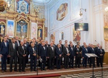 Śpiewacy dali jubileuszowy koncert, który rozpoczął hymn "Bogurodzica".