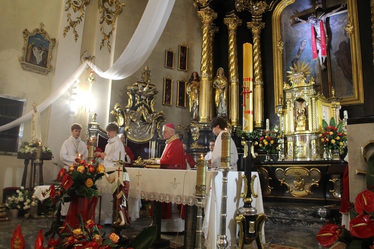 Bierzmowanie w kościele św. Jakuba w Tuchowie