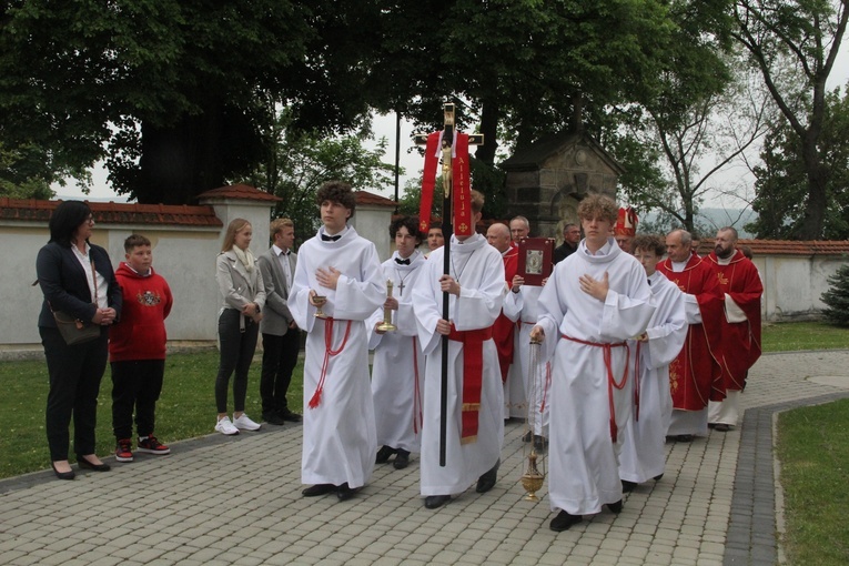 Bierzmowanie w kościele św. Jakuba w Tuchowie