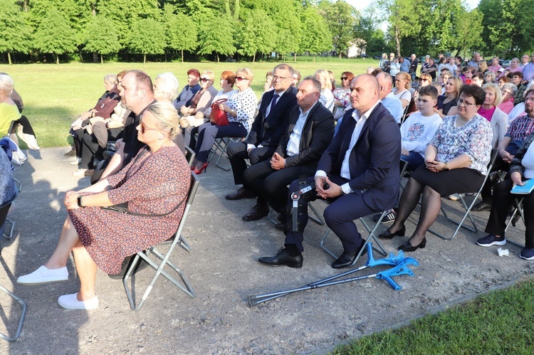 Breń. Poświęcenie odnowionej kapliczki