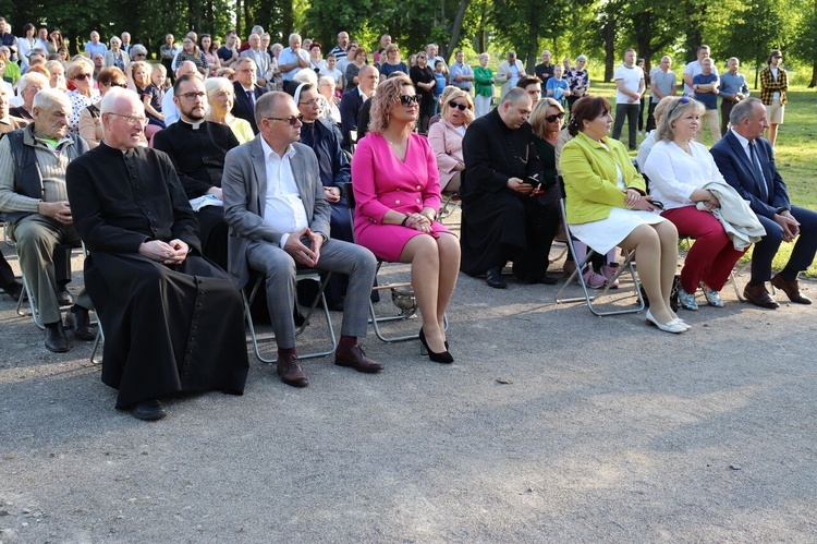 Breń. Poświęcenie odnowionej kapliczki