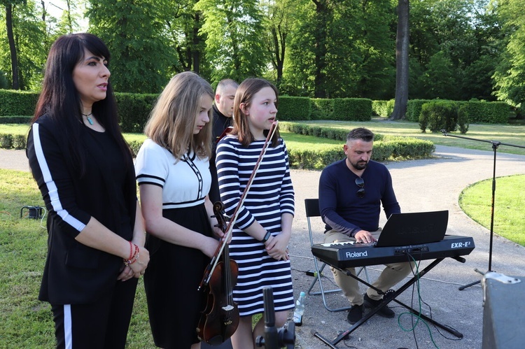 Breń. Poświęcenie odnowionej kapliczki