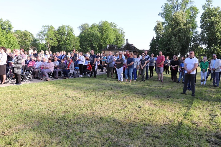 Breń. Poświęcenie odnowionej kapliczki