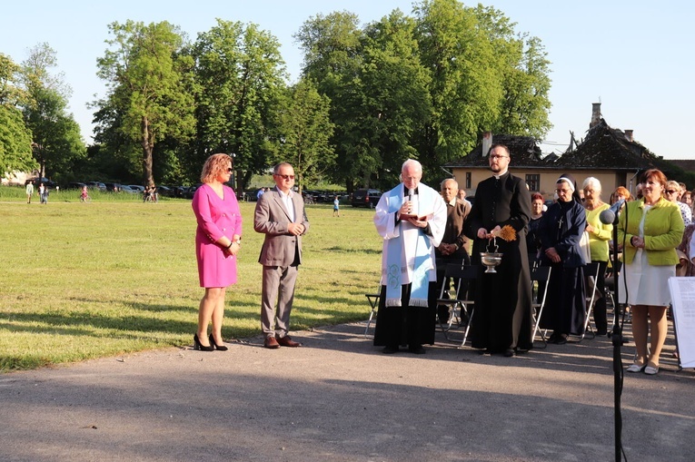 Breń. Poświęcenie odnowionej kapliczki