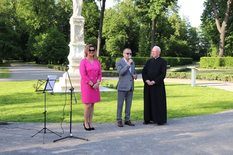 Breń. Poświęcenie odnowionej kapliczki