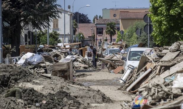 Włoski minister zdrowia: na zalanych terenach trzeba przestrzegać zaleceń sanitarnych