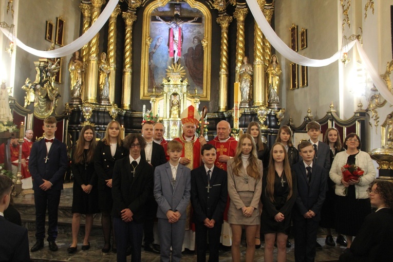 Bierzmowanie w kościele św. Jakuba w Tuchowie