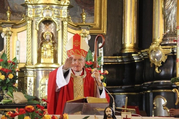 Bierzmowanie w kościele św. Jakuba w Tuchowie