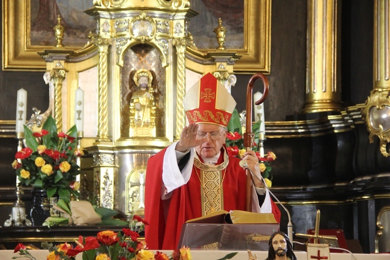 Bierzmowanie w kościele św. Jakuba w Tuchowie