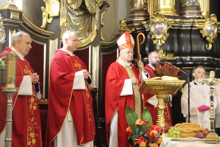 Bierzmowanie w kościele św. Jakuba w Tuchowie