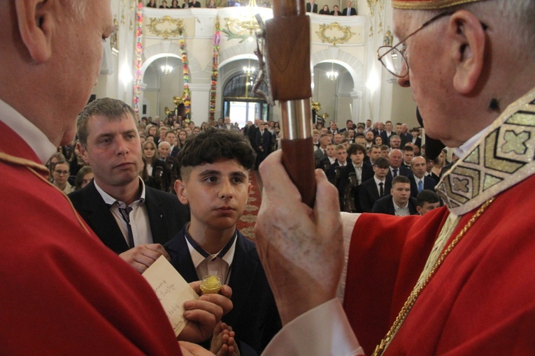 Bierzmowanie w kościele św. Jakuba w Tuchowie