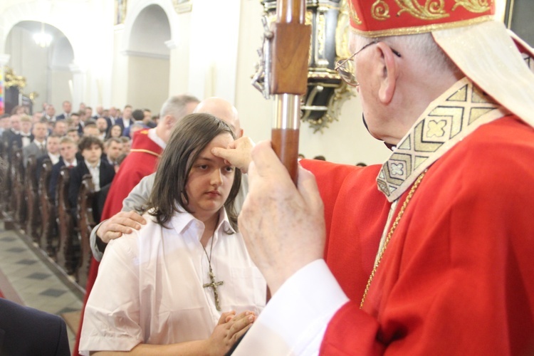 Bierzmowanie w kościele św. Jakuba w Tuchowie