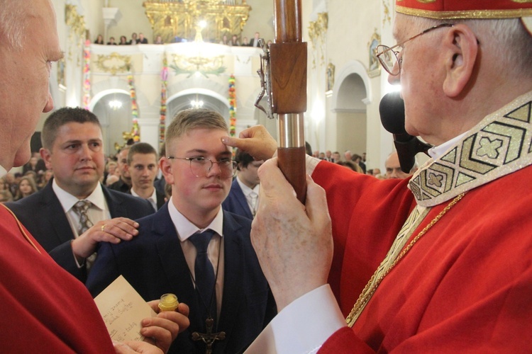 Bierzmowanie w kościele św. Jakuba w Tuchowie