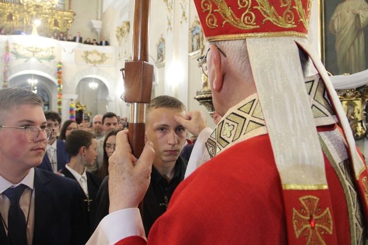 Bierzmowanie w kościele św. Jakuba w Tuchowie