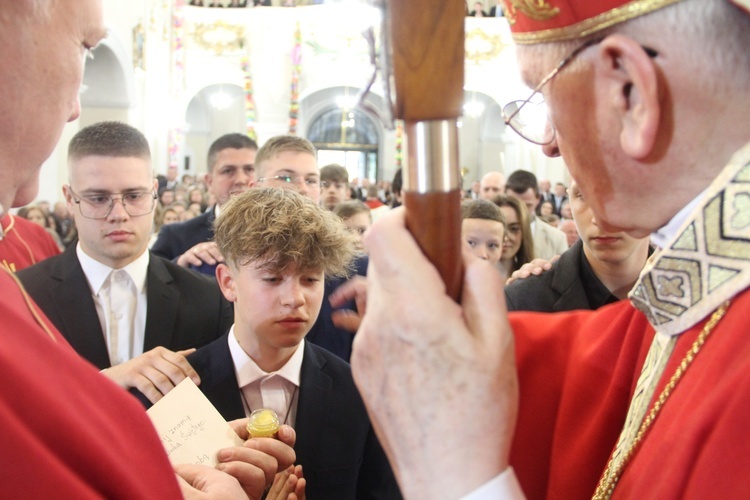 Bierzmowanie w kościele św. Jakuba w Tuchowie