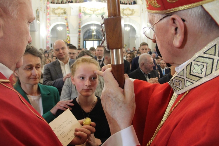 Bierzmowanie w kościele św. Jakuba w Tuchowie