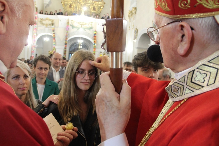 Bierzmowanie w kościele św. Jakuba w Tuchowie