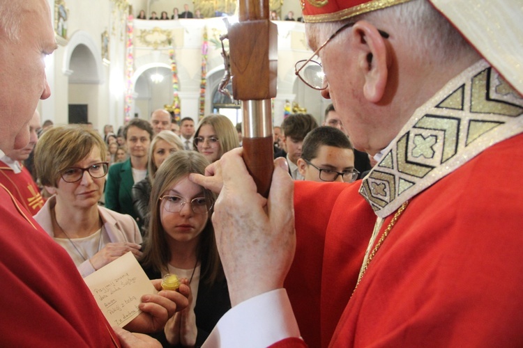 Bierzmowanie w kościele św. Jakuba w Tuchowie