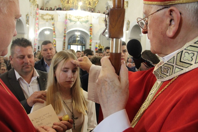 Bierzmowanie w kościele św. Jakuba w Tuchowie