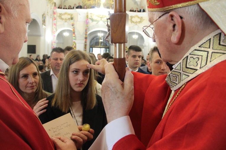 Bierzmowanie w kościele św. Jakuba w Tuchowie