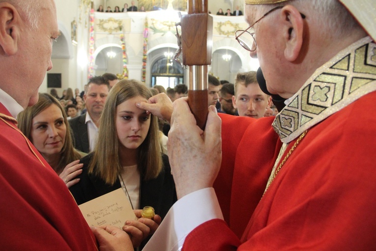 Bierzmowanie w kościele św. Jakuba w Tuchowie