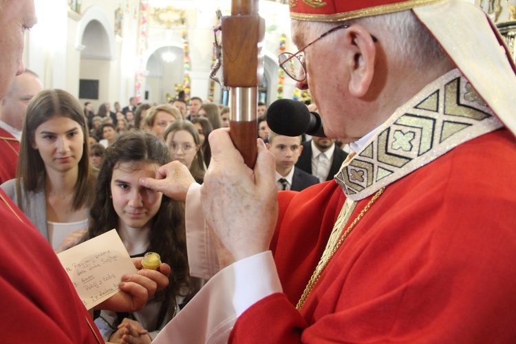 Bierzmowanie w kościele św. Jakuba w Tuchowie