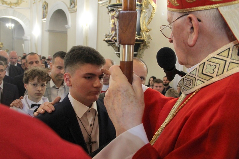 Bierzmowanie w kościele św. Jakuba w Tuchowie