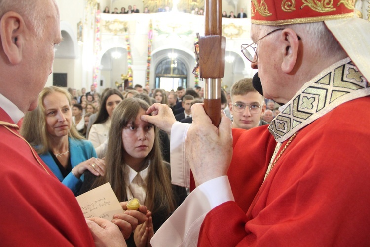 Bierzmowanie w kościele św. Jakuba w Tuchowie