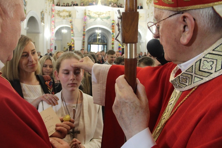 Bierzmowanie w kościele św. Jakuba w Tuchowie