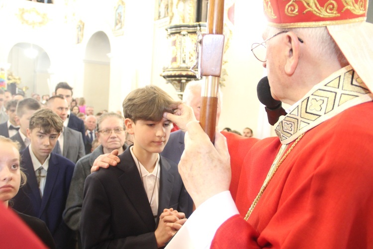 Bierzmowanie w kościele św. Jakuba w Tuchowie