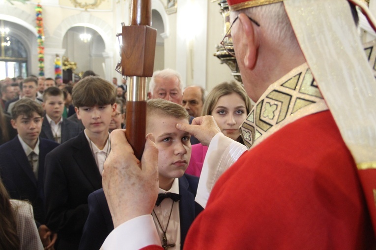 Bierzmowanie w kościele św. Jakuba w Tuchowie