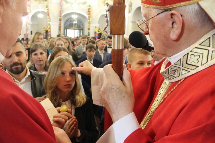 Bierzmowanie w kościele św. Jakuba w Tuchowie