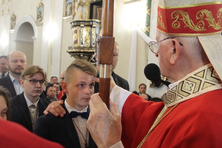 Bierzmowanie w kościele św. Jakuba w Tuchowie