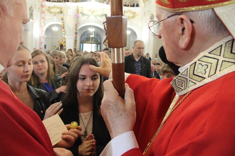 Bierzmowanie w kościele św. Jakuba w Tuchowie