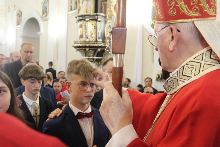 Bierzmowanie w kościele św. Jakuba w Tuchowie