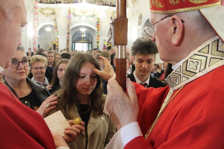 Bierzmowanie w kościele św. Jakuba w Tuchowie