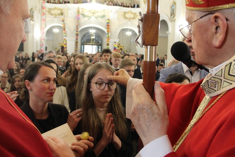 Bierzmowanie w kościele św. Jakuba w Tuchowie