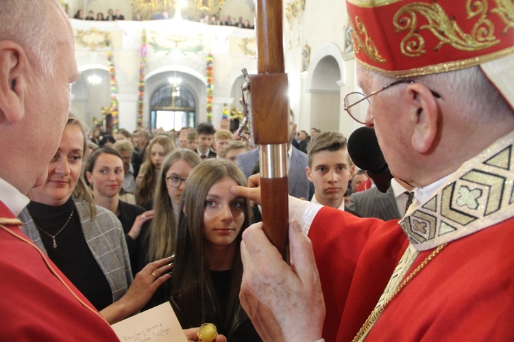 Bierzmowanie w kościele św. Jakuba w Tuchowie