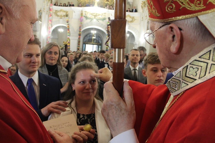 Bierzmowanie w kościele św. Jakuba w Tuchowie