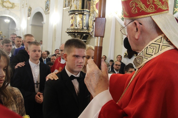 Bierzmowanie w kościele św. Jakuba w Tuchowie