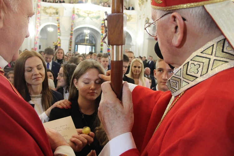 Bierzmowanie w kościele św. Jakuba w Tuchowie