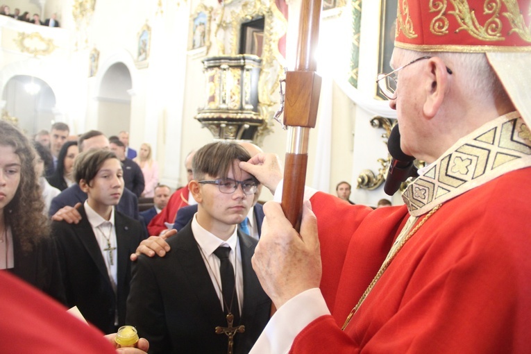 Bierzmowanie w kościele św. Jakuba w Tuchowie