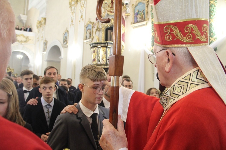 Bierzmowanie w kościele św. Jakuba w Tuchowie
