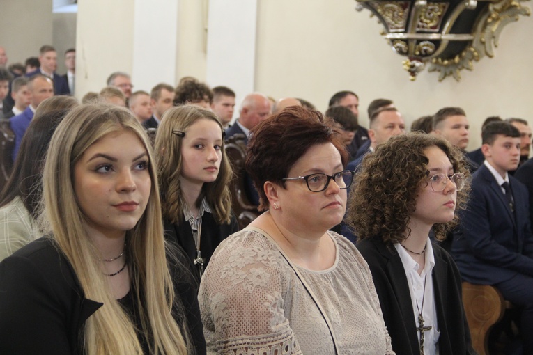 Bierzmowanie w kościele św. Jakuba w Tuchowie