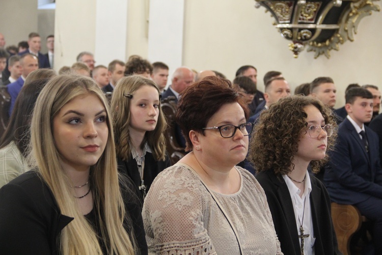 Bierzmowanie w kościele św. Jakuba w Tuchowie
