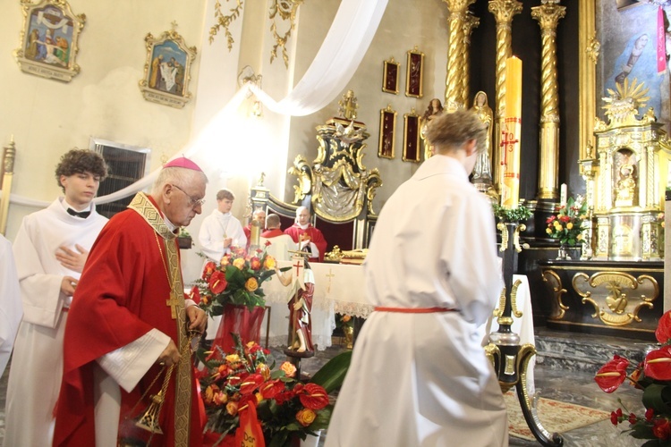 Bierzmowanie w kościele św. Jakuba w Tuchowie