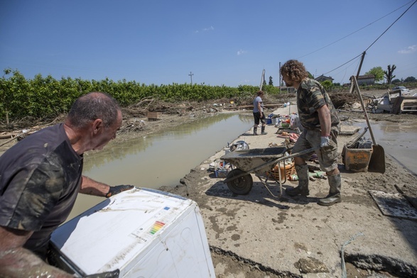 Włochy: Pierwsze przypadki problemów zdrowotnych u powodzian, ruszają szczepienia przeciw tężcowi