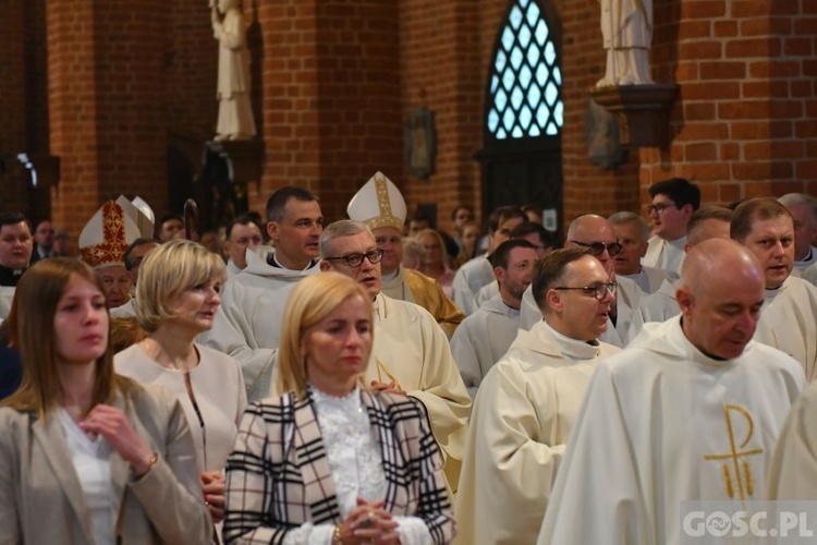 W katedrze trwają święcenia kapłańskie