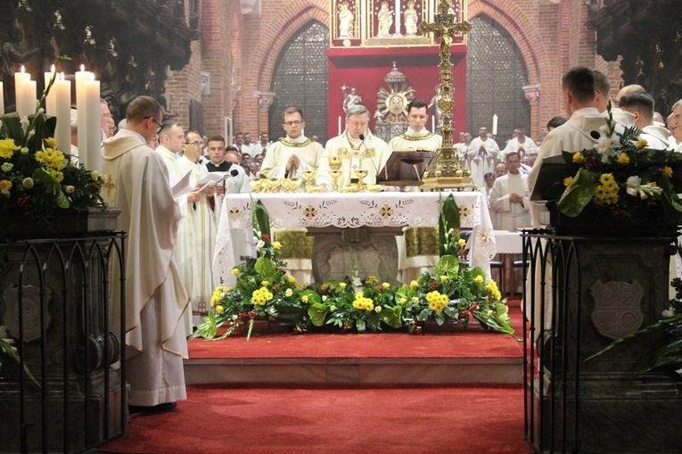 Chwała Panu za nowych prezbiterów!
